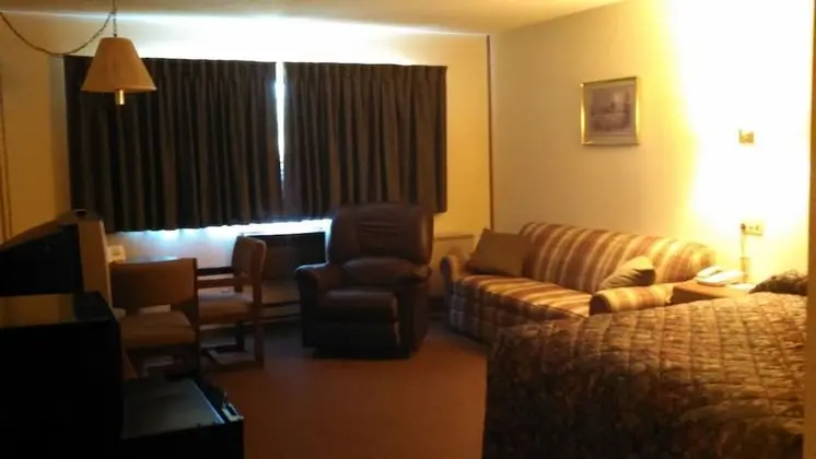 Basic Oda, 1 Büyük (Queen) Boy Yatak, Buzdolabı ve Mikrodalga