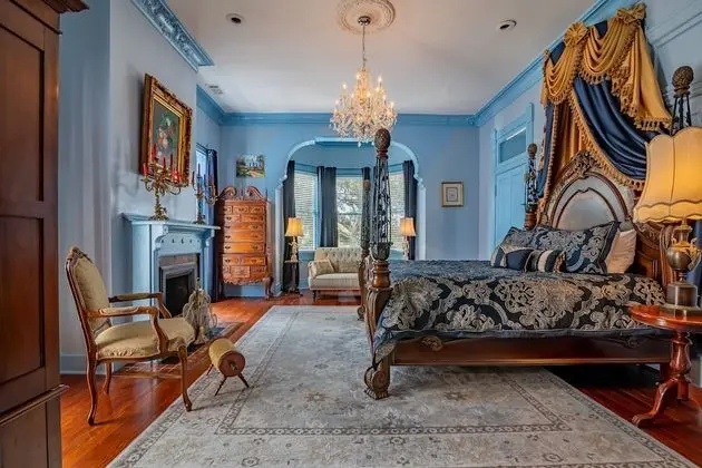 Dahlia Suite