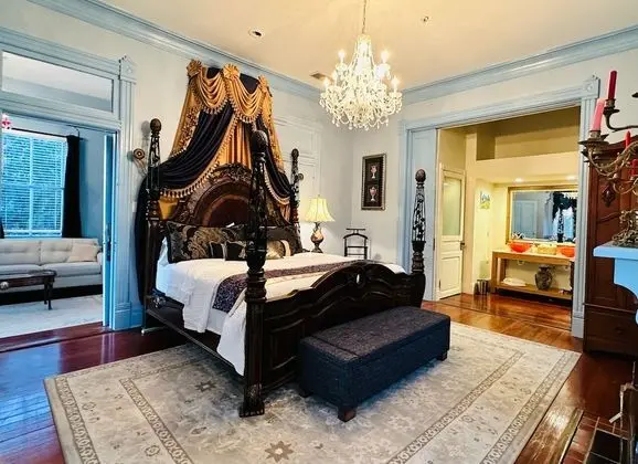 Dahlia Suite