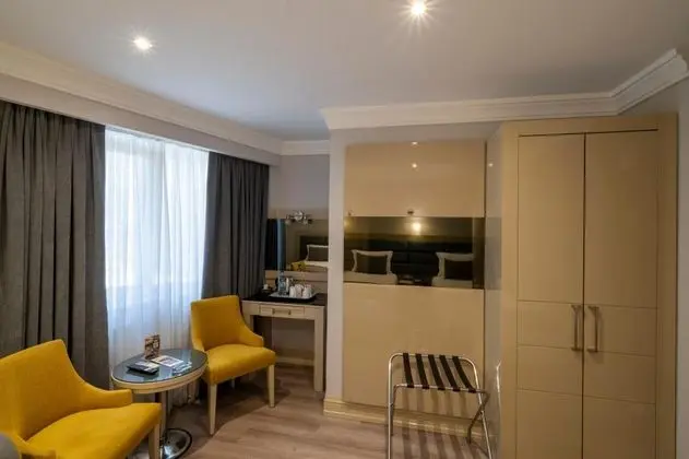 Triple, Şehir Manzaralı