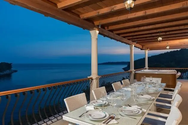 Villa (6 Bedroom Villa with Terrace and Pool)