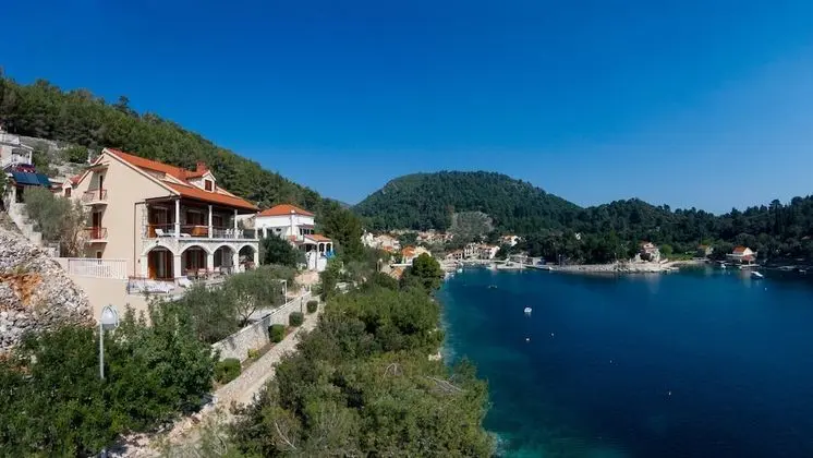 Villa (6 Bedroom Villa with Terrace and Pool)