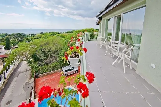 Panoramic Apart Daire, Deniz Manzaralı