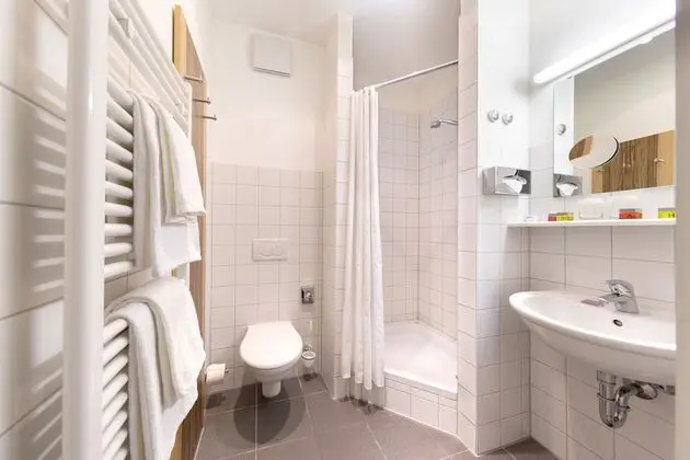 Business Tek Büyük Yataklı Oda