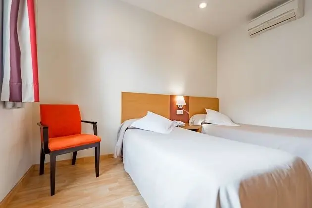 Büyük Yataklı Tek Kişilik Oda