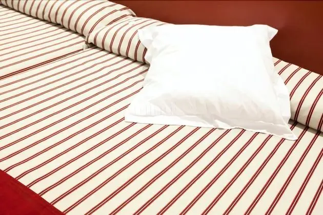 Büyük Yataklı Tek Kişilik Oda