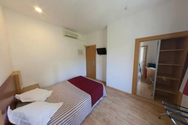 Büyük Yataklı Tek Kişilik Oda