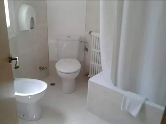 Büyük Yataklı Tek Kişilik Oda