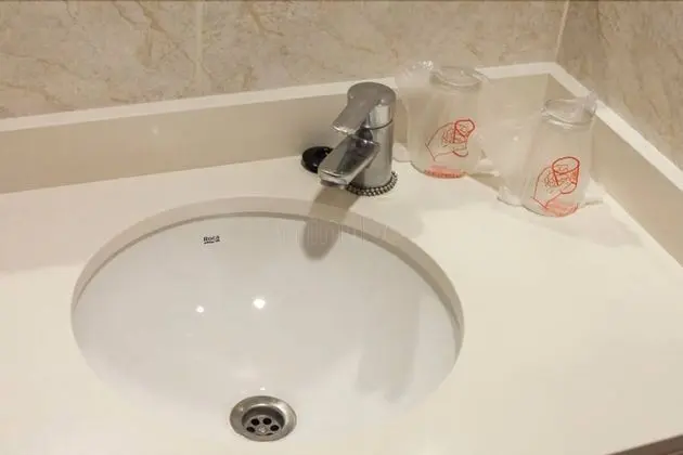 Büyük Yataklı Tek Kişilik Oda