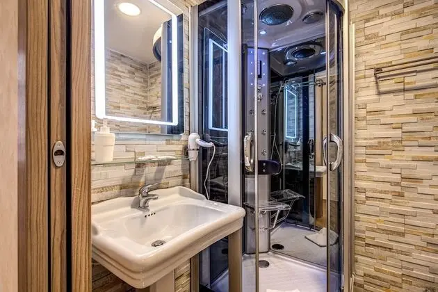 Deluxe Üç Kişilik Oda