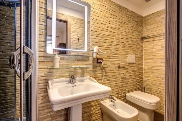 Deluxe Üç Kişilik Oda