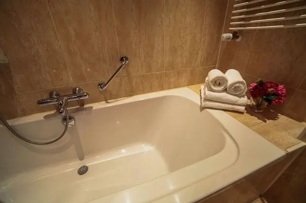 Comfort İki Ayrı Yataklı Oda, 2 Tek Kişilik Yatak, Küvet