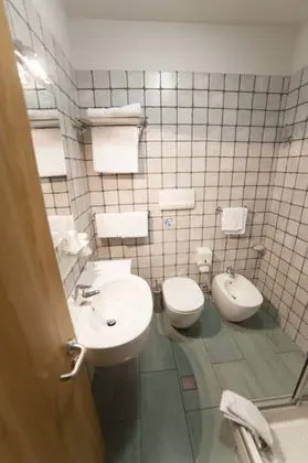 Büyük Yataklı Tek Kişilik Oda