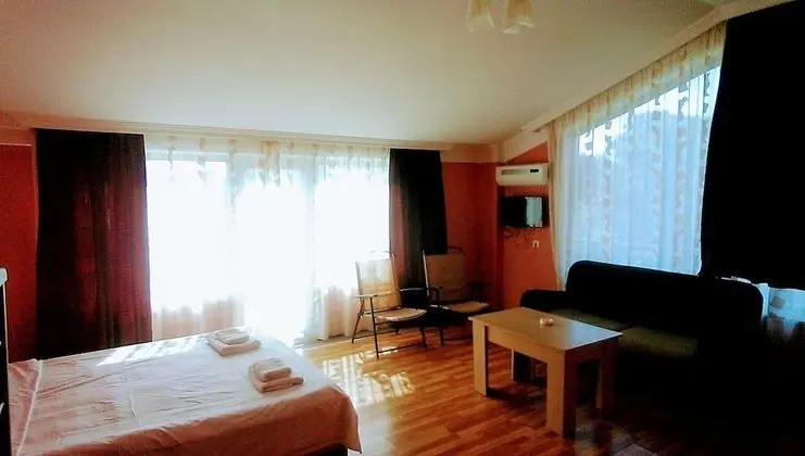 Comfort Tek Büyük veya İki Ayrı Yataklı Oda