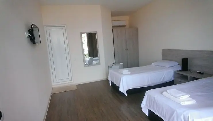Comfort Tek Büyük veya İki Ayrı Yataklı Oda