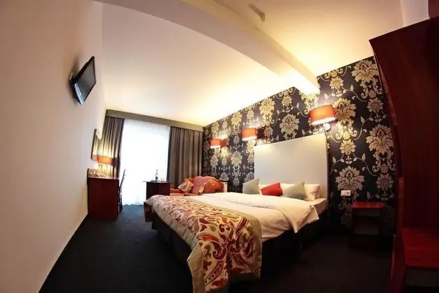 Business Tek Büyük Yataklı Oda