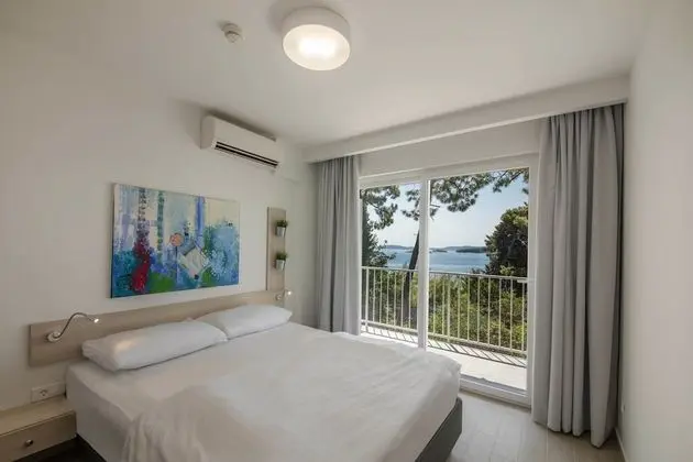 Superior family room with seaside balcony