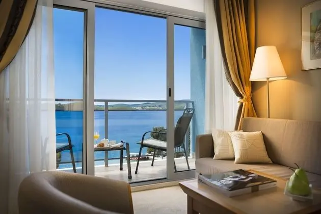 Superior junior suite with sea view balcony