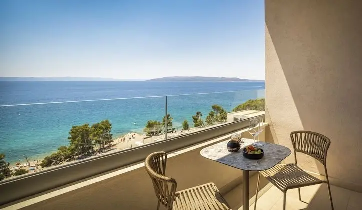 Luxury double room with sea view balcony