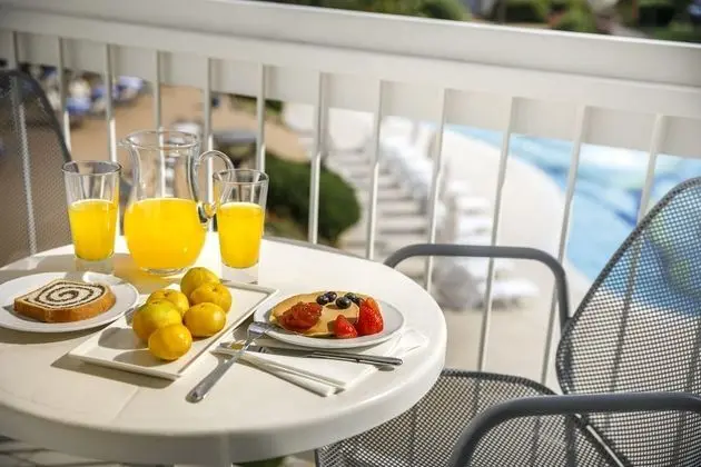 Double room with seaside balcony