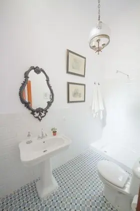 Economy Tek Büyük Yataklı Oda, 1 Büyük (Queen) Boy Yatak, Ortak Banyo