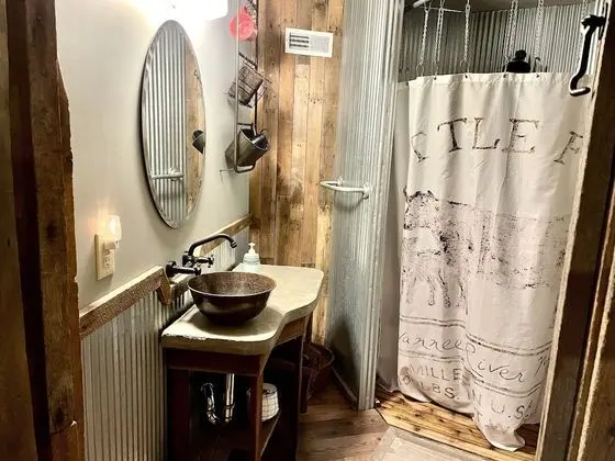 Oda, Özel Banyo (Amish Country Comfort 1)