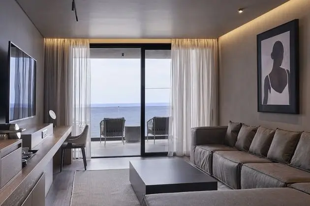 One-Bedroom Penthouse Suite Sea View
