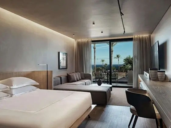 Open Plan Suite Sea View