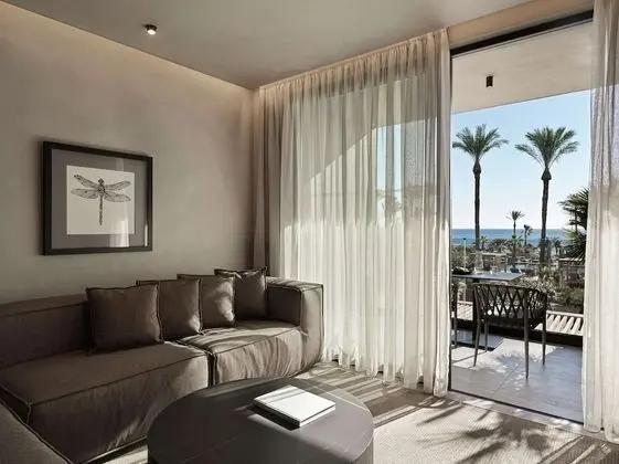 Open Plan Suite Sea View
