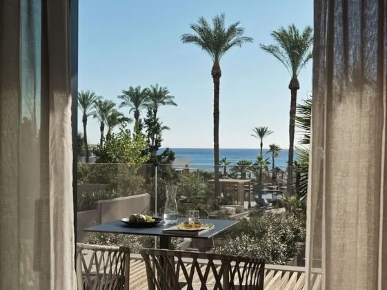 Open Plan Suite Sea View