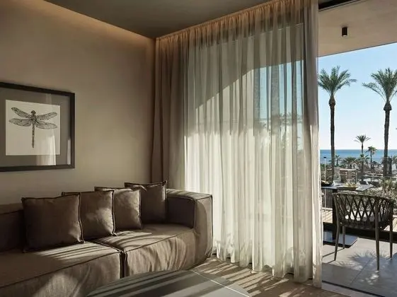 Open Plan Suite Sea View