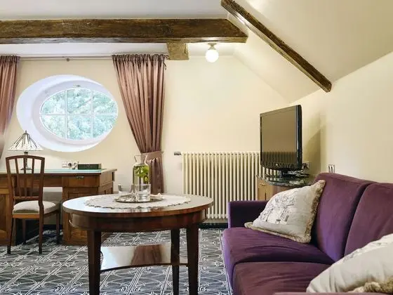 Sky Parlor Spacious and Colourful
