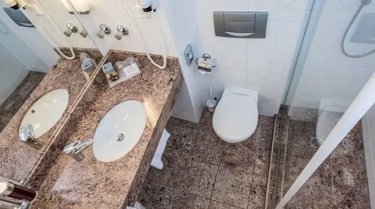 Standard Tek Büyük Yataklı Oda, Balkon, Göl Kenarı