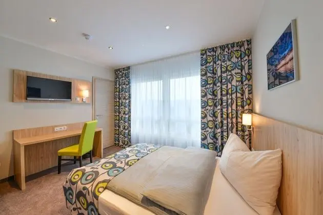 Büyük Yataklı Tek Kişilik Oda