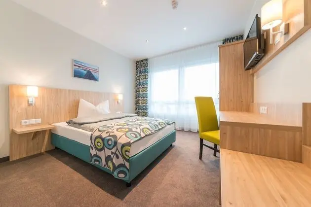 Büyük Yataklı Tek Kişilik Oda