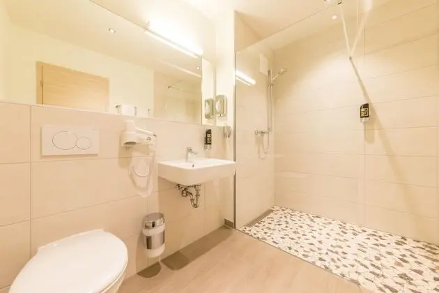 Büyük Yataklı Tek Kişilik Oda