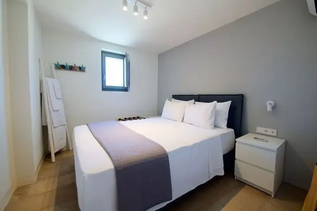 One Bedroom Beachfront Apartment