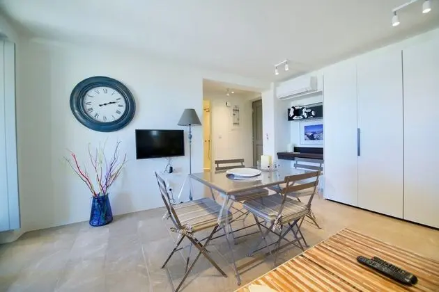 One Bedroom Beachfront Apartment