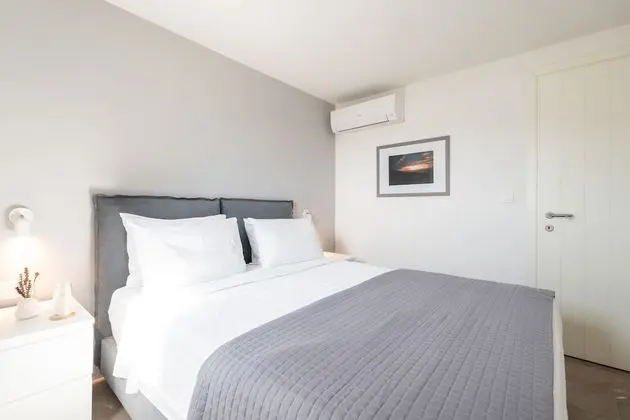 One Bedroom Beachfront Apartment