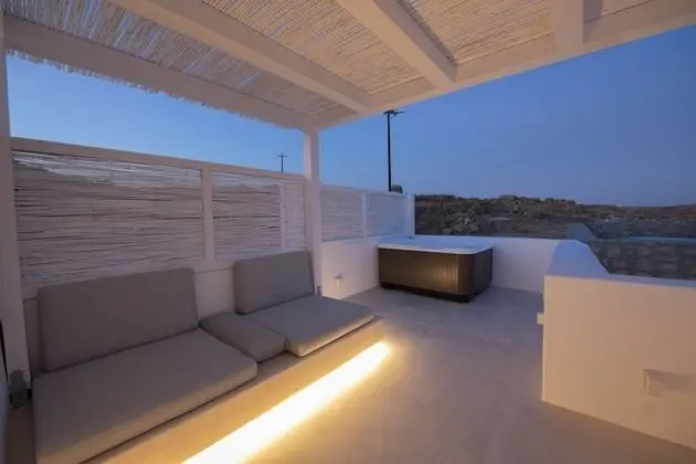 Classic Tek Büyük Yataklı Oda, Deniz Manzaralı (1st Floor with outdoor jacuzzi)
