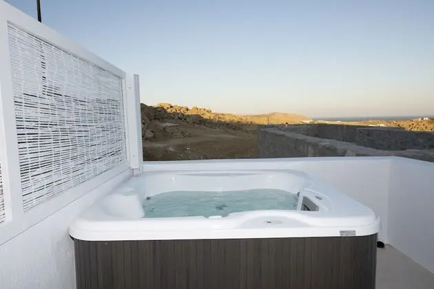 Classic Tek Büyük Yataklı Oda, Deniz Manzaralı (1st Floor with outdoor jacuzzi)
