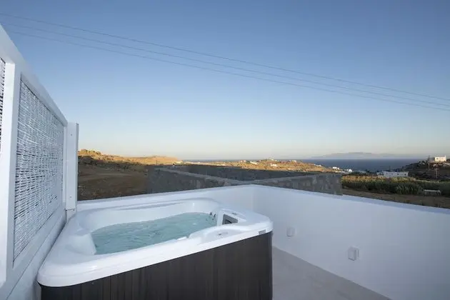 Classic Tek Büyük Yataklı Oda, Deniz Manzaralı (1st Floor with outdoor jacuzzi)