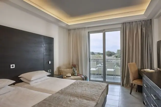 Deluxe Tek Büyük veya İki Ayrı Yataklı Oda, Kısmi Deniz Manzaralı