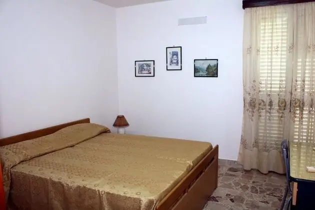 Tek Büyük veya İki Ayrı Yataklı Oda, Deniz Manzaralı