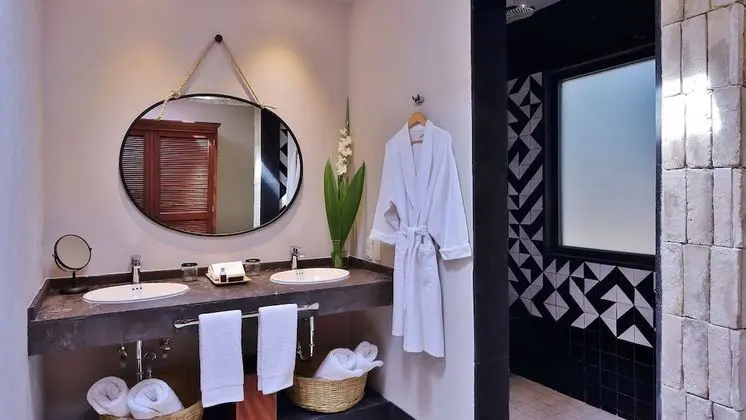 Premier Tek Büyük Yataklı Oda, Balkon, Bahçe Manzaralı