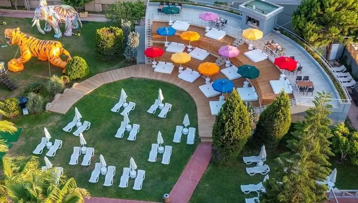 Standard Tek Büyük Yataklı Oda, Bahçe Manzaralı