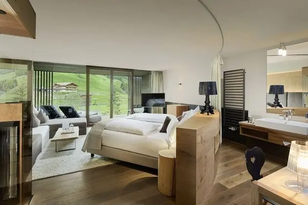 Deluxe Tek Büyük Yataklı Oda