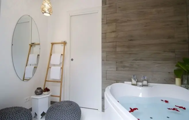 Süit, 1 Çift Kişilik Yatak, Sıcak Su Havuzu