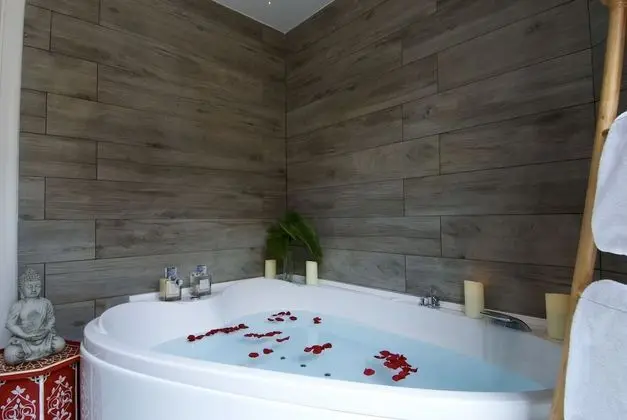 Süit, 1 Çift Kişilik Yatak, Sıcak Su Havuzu