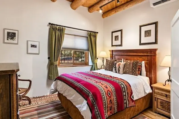 Ev (Amor - Historic Adobe in the Heart of)